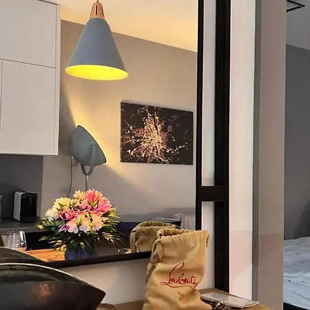 Suiteangel - Luxury Design With Free Garage *